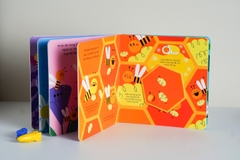 Sách tương tác cho bé - Thế giới nhỏ động đậy - Đinh Tị Books