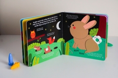 Sách tương tác cho bé - Thế giới nhỏ động đậy - Đinh Tị Books