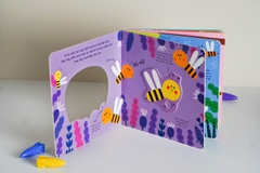 Sách tương tác cho bé - Thế giới nhỏ động đậy - Đinh Tị Books