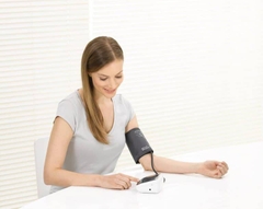 MÁY ĐO HUYẾT ÁP CỔ TAY BEURER BC40