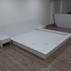Giường Ngủ Bệt Phong Cách Bắc Âu Kèm 2 Tủ Đầu Giường Bằng Gỗ MDF Nhập Yapi -506
