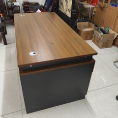 Bàn Làm Việc Lãnh Đạo Văn Phòng, Kèm Tủ Phụ Ngăn Kéo Màu Nâu Phối Đen 180x80x75cm Yapi-BLD009