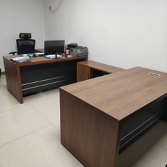 Bàn Làm Việc Lãnh Đạo Kèm Tủ Phụ Di Động Màu Nâu Phối Xám 200x120x75cm Yapi-BLD012