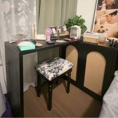 Bàn Trang Điểm Chữ L Phối Cánh Mây Kết Hợp Tủ Trang Trí 160x40x90cm, Yapi-810