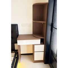 Bàn Trang Điểm Góc Kèm Kệ Trang Trí Nhỏ Gọn Hiện Đại 90x40x160cm, Yapi-811