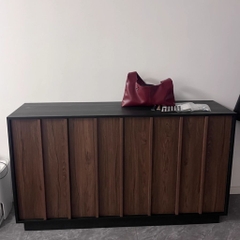 Tủ Trang Trí Nan Dọc Hiện Đại Cánh Vân Gỗ, Khung Đen 160x40x90cm Yapi -118