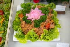 Heo chiên sốt chua ngọt