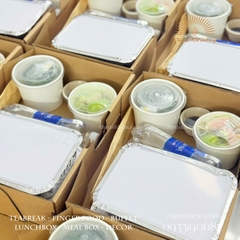 Cơm bò sốt tiêu xanh, gà sốt cam/ Beef with green pepper sauce, chicken with orange sauce and rice