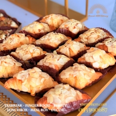 121125 Set 10 croissant hạnh nhân/ Almond croissant
