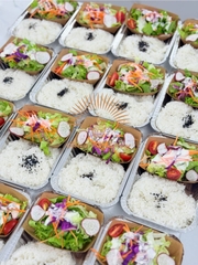 Cơm gà teriyaki, bò xào rau củ/ Teriyaki chicken, stir fried beef with vegetables and rice