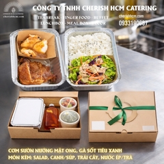 181215 Lunch box Cơm Sườn nướng mật ong, gà sốt tiêu xanh/ Rice with honey-glazed grilled pork ribs and green peppercorn chicken