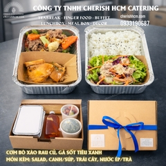 181215 Lunch box Cơm bò xào rau củ, gà sốt tiêu xanh/ Rice with beef and vegetable stir-fry, chicken in green peppercorn sauce