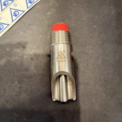 Vòi Heo Dày 9.3g, Nắp Vặn Đỏ, Inox 201