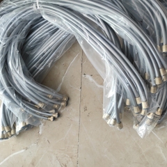 Dây Xịt Nhựa 1.2m, Dây Màu Ghi, Ốc Đồng Công