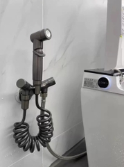 Bộ Xịt Vệ Sinh Kèm Van Đồng Chia Nước Thân Tàu Bay, Đầu Nhựa Mạ Nano, Đa Năng, Tiện Dụng