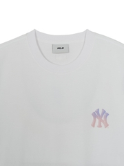 Áo Thun MLB Oversized Short-Sleeve T-Shirt Featuring Bernie's Back Graphic New York Yankees White