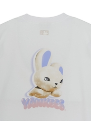 Áo Thun MLB Oversized Short-Sleeve T-Shirt Featuring Bernie's Back Graphic New York Yankees White