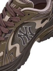 Giày MLB Curve Runner Enamel New York Yankees Brown [Karina PICK]