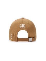 Mũ Lưỡi Trai MLB Varsity Cultivator Buckle Logo Unstructured Ball Cap Boston Red Sox Camel