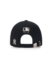 Mũ Lưỡi Trai MLB Varsity Cultivator Buckle Logo Unstructured Ball Cap New York Yankees Black