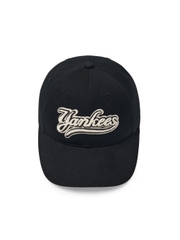 Mũ Lưỡi Trai MLB Varsity Cultivator Buckle Logo Unstructured Ball Cap New York Yankees Black