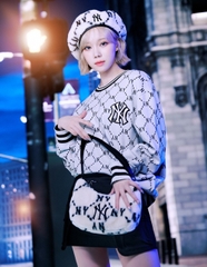 Túi MLB Diamond Monogram Fur Hobo Bag New York Yankees Cream