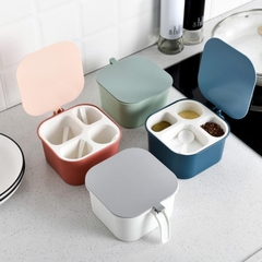Hộp Đựng Gia Vị 4 Ngăn 14x16x8cm Có Nắp Đậy Kèm Thìa, Phụ Kiện Xinh Xắn Cho Nhà Bếp Gọn Gàng