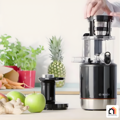 Máy ép chậm Bosch MESM731M là giải pháp hoàn hảo để nâng tầm sức khỏe gia đình nhờ công nghệ ép chậm 55 vòng/phút, giúp ép kiệt bã và giữ trọn 95% vitamin cùng hương vị tự nhiên.MÁY ÉP CHẬM BOSCH MESM731M (Màu đen) tại Vua Nhà Bếp Đức 05