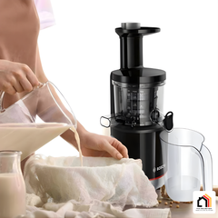 Máy ép chậm Bosch MESM731M là giải pháp hoàn hảo để nâng tầm sức khỏe gia đình nhờ công nghệ ép chậm 55 vòng/phút, giúp ép kiệt bã và giữ trọn 95% vitamin cùng hương vị tự nhiên.MÁY ÉP CHẬM BOSCH MESM731M (Màu đen) tại Vua Nhà Bếp Đức 06