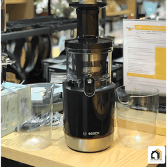 Máy ép chậm Bosch MESM731M là giải pháp hoàn hảo để nâng tầm sức khỏe gia đình nhờ công nghệ ép chậm 55 vòng/phút, giúp ép kiệt bã và giữ trọn 95% vitamin cùng hương vị tự nhiên.MÁY ÉP CHẬM BOSCH MESM731M (Màu đen) tại Vua Nhà Bếp Đức 09