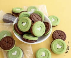 คุกกี้กลมสีเขียวหัวใจสีขาวตรงกลาง (บรรจุ 220 กรัม)