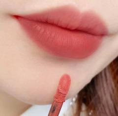 Son Gucci 208 They Met In Argentina - Rouge Liquid Matte