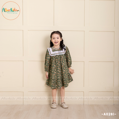 Váy bé gái dài tay Xanh hoa nhí cào bông phối ren cổ vuông A0281