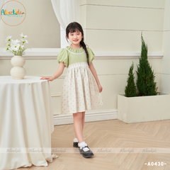 Váy bé gái xanh phối linen in hoa ren cổ A0430