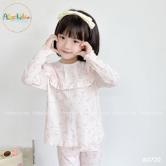 Bộ đồ bé gái dài tay in hoa phối ren A0720
