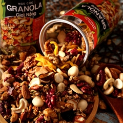 Granola premium 100% hạt và quả không yến mạch 500g bổ sung dinh dưỡng từ Nông Sản Giọt Nắng