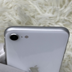 iPhone SE 2020 64GB | Zin Ốc Áp nguyên bản chưa bung | pin zin 76, tặng pin mới dung lượng cao chính hãng orizin, màn hình có chấm rất nhỏ phản quang ( hầu như không ảnh hưởng đến độ bền và khi sử dụng ) | Mã số 064T | Chính Hãng Quốc Tế (Used)