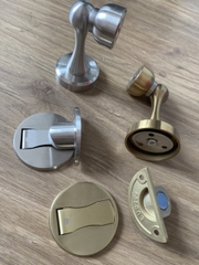 TD69 - Hít chặn cửa nam châm, bạc, inox 201