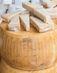 Phô mai cứng Ý - Italian Hard Cheese (Parmesan Cheese) 1KG