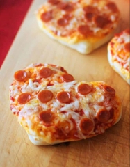 Đế Pizza nướng sẵn hình tim set 5 đế x 14cm