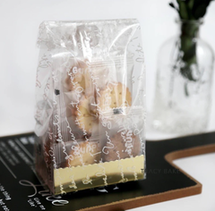 Túi đựng bánh quy trong chữ trắng kèm đế vàng - Set 50 cái