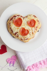 Đế Pizza nướng sẵn hình tim set 5 đế x 14cm