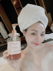 Sữa Tắm Trắng Da Hoa Hồng Damask Weilaiya 450ml + Tặng Bông Tắm