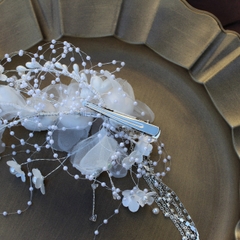 Bộ đôi cài tóc cô dâu hoa nụ trắng dây hạt đá tặng kèm bông tai Giangpkc11-2022  giangpkc-phu-kien-thoi-trang