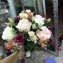 Hoa cầm tay cô dâu mẫu mới