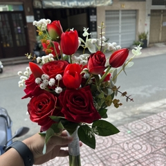Bó hoa cưới cầm tay cô dâu hoa hồng đỏ  2023 Giangpkc
