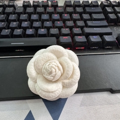 Hoa trà trắng cài áo chất liệu vải nỉ to 7.5cm  giangpkc-phu-kien-thoi-trang