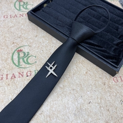 Cà vạt nam màu đen bản nhỏ thắt sẵn 6cm đính sao 4 cánh mẫu đen hoa văn Cao cấp 2024  giangpkc-phu-kien-thoi-trang