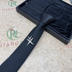 Cà vạt nam màu đen bản nhỏ thắt sẵn 6cm đính sao 4 cánh mẫu đen hoa văn Cao cấp 2024  giangpkc-phu-kien-thoi-trang