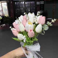 Hoa Cưới Cầm Tay Tulip Trắng và Hồng - Sự Tinh Tế và Tươi Mát Cho Cô Dâu giangpkc-phu-kien-thoi-trang